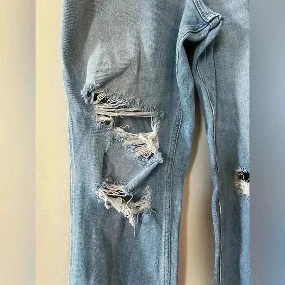 Hollister Curvy High Rise Mom Jean Size 13 - Picture 7 of 16